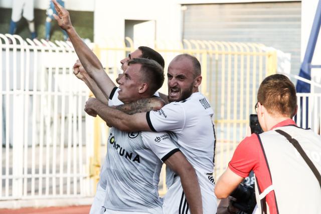 英超-萨拉赫梅开二度 利物浦3-2胜8分领跑